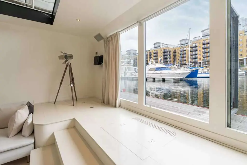 Britain's biggest houseboat in London Bridge