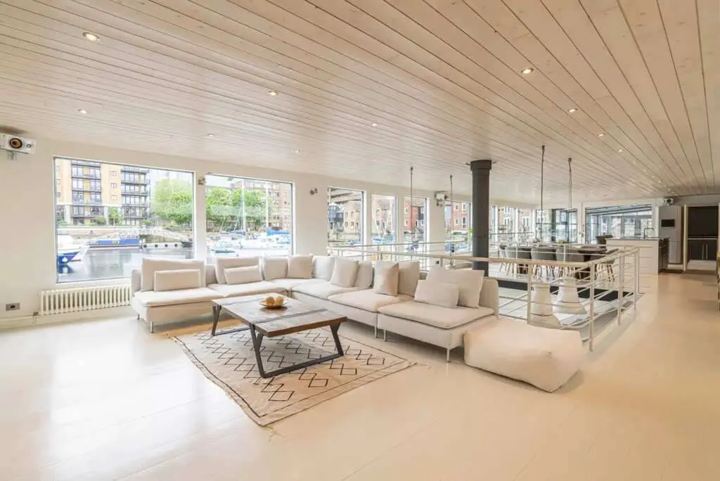 Britain's biggest houseboat in London Bridge