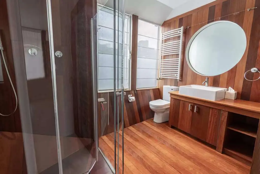 Britain's biggest houseboat in London Bridge
